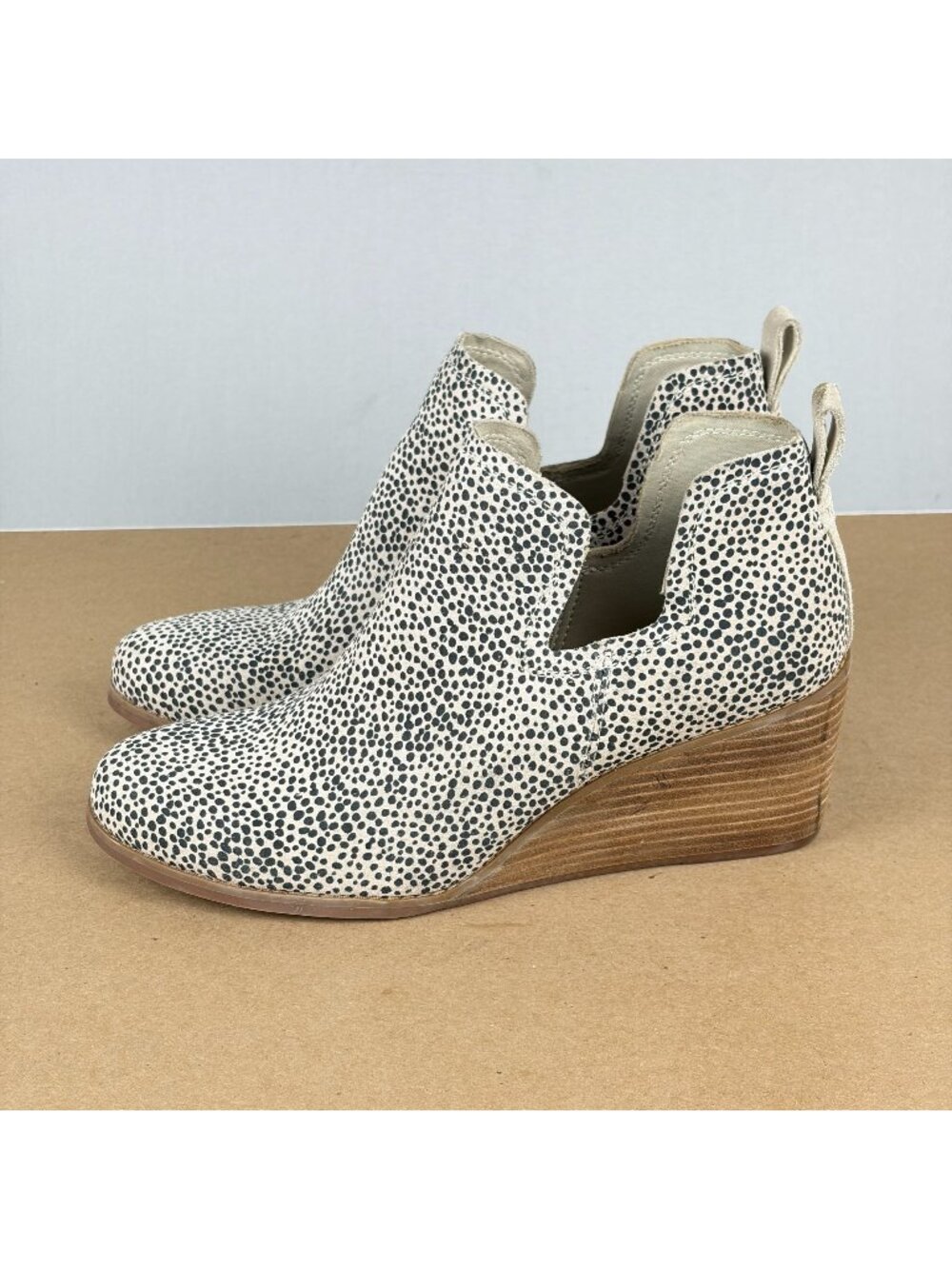 Toms Kallie Animal Print Wedge Booties Womens 9.5 Cream Black Cut Out Slip On